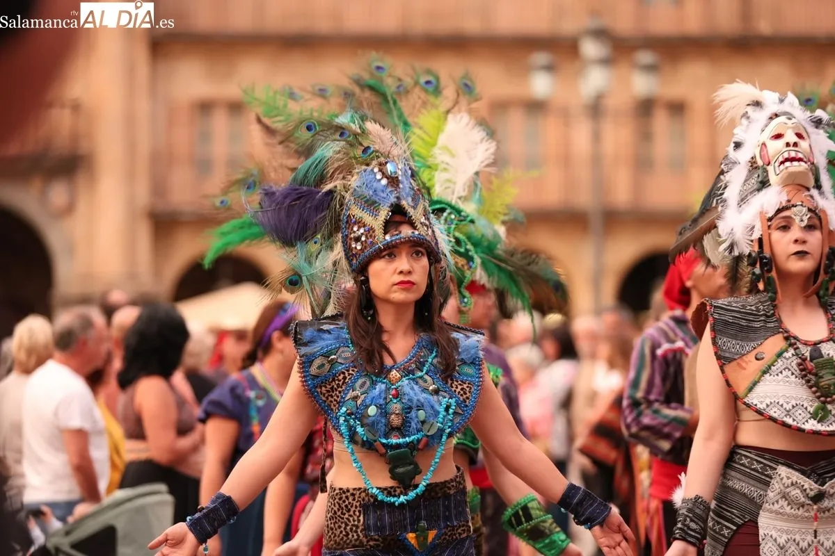 El folclore del mundo toma las calles de Salamanca en el inicio de su IV Festival Internacional | FOTOS: David Sañudo 