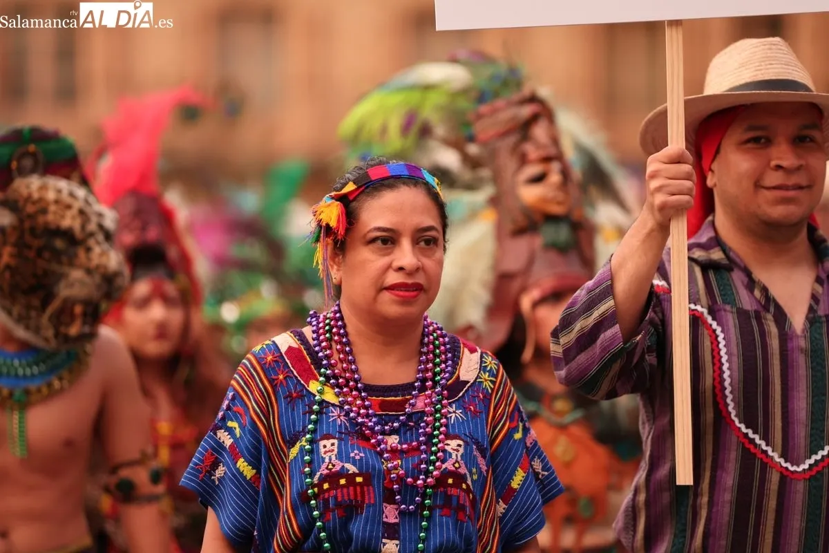 El folclore del mundo toma las calles de Salamanca en el inicio de su IV Festival Internacional | FOTOS: David Sañudo 