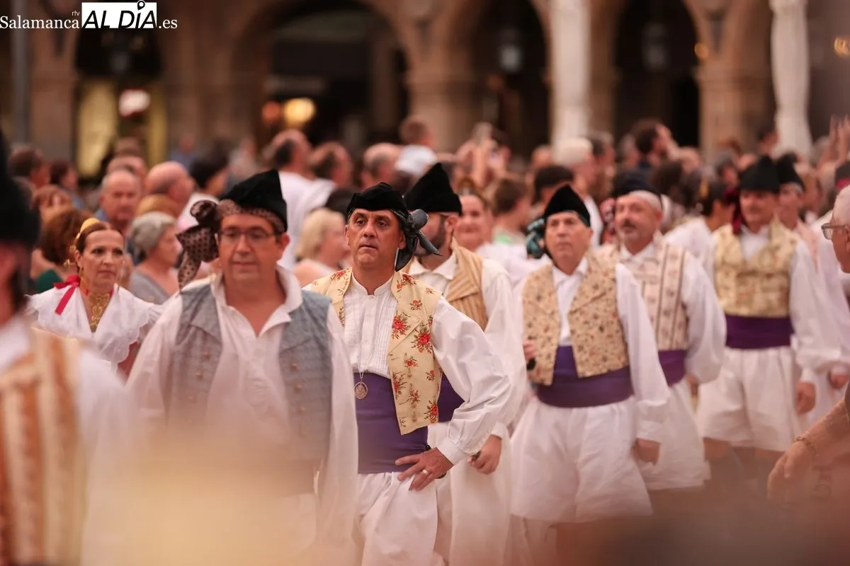 El folclore del mundo toma las calles de Salamanca en el inicio de su IV Festival Internacional | FOTOS: David Sañudo 
