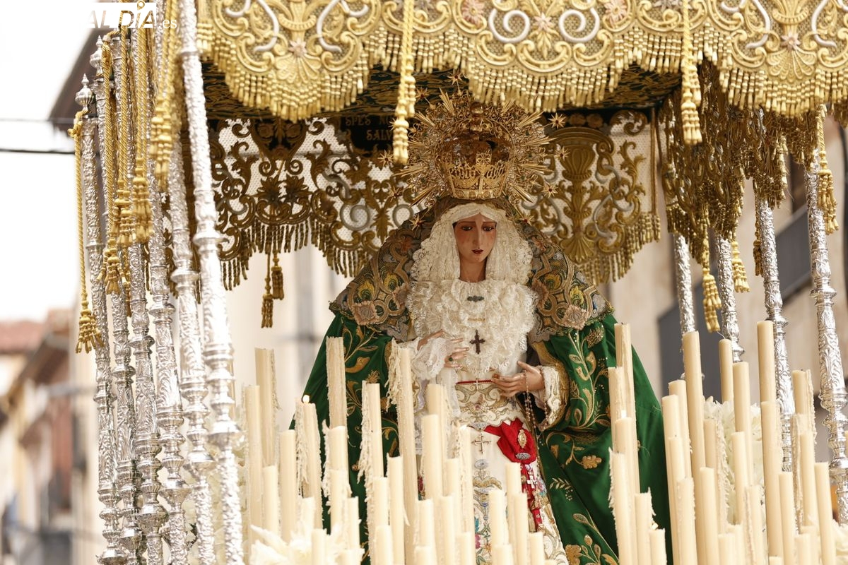 Besamanos a la Virgen de la Esperanza en la Catedral Nueva