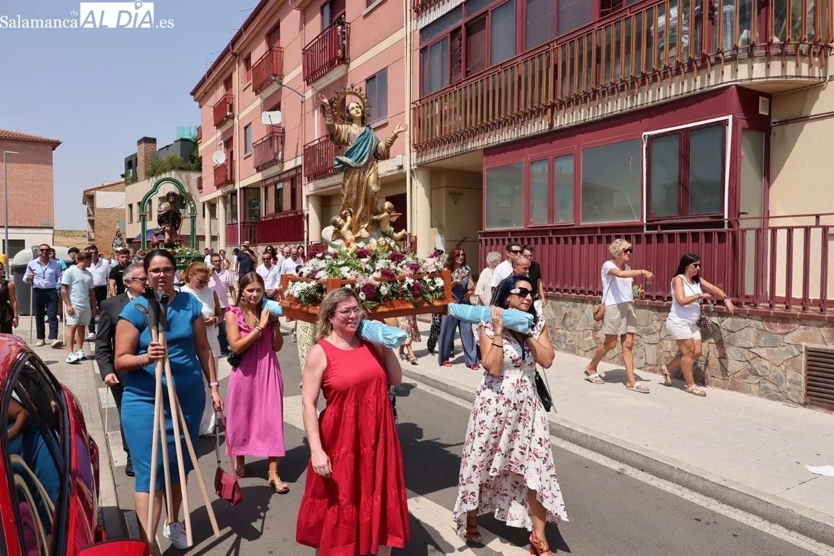 Procesión en honor a San Roque en Carbajosa de la Sagrada. Foto: David Sañudo
