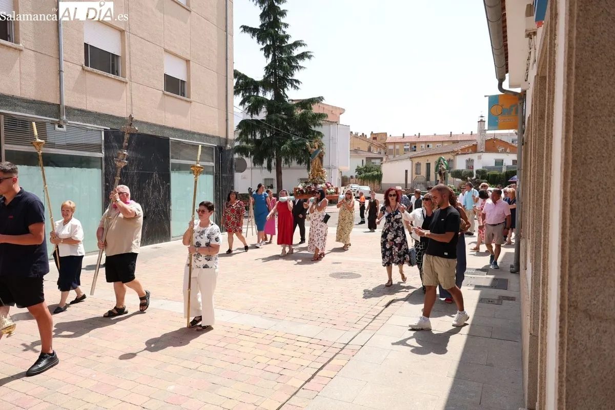 Procesión en honor a San Roque en Carbajosa de la Sagrada. Foto: David Sañudo