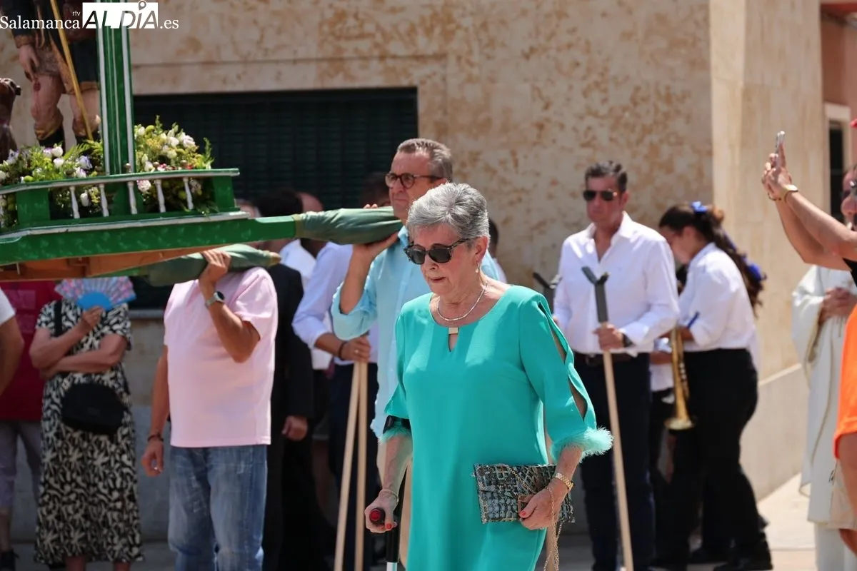 Procesión en honor a San Roque en Carbajosa de la Sagrada. Foto: David Sañudo