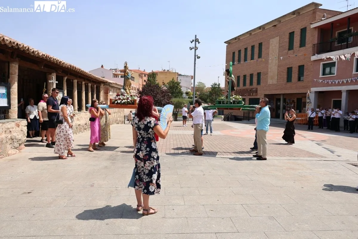 Procesión en honor a San Roque en Carbajosa de la Sagrada. Foto: David Sañudo