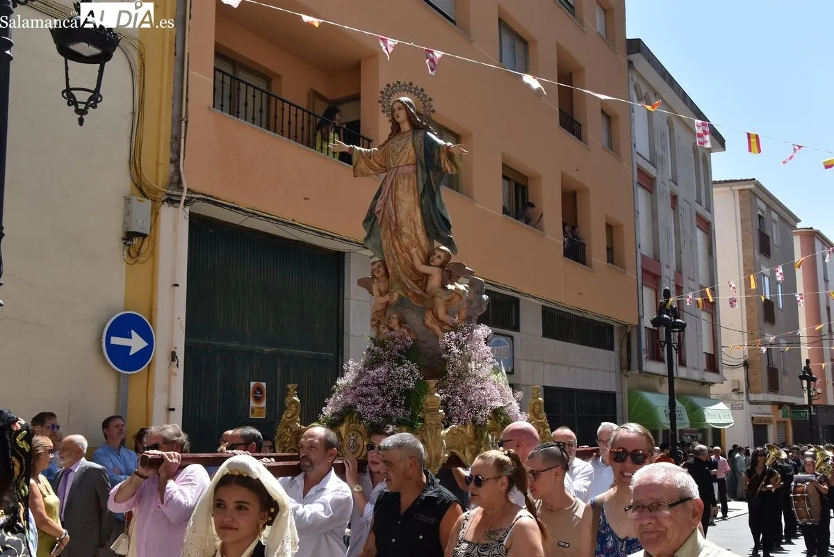 Procesión en honor a Nuestra Señora de La Asunción en Guijuelo. Fotos: Miguel González