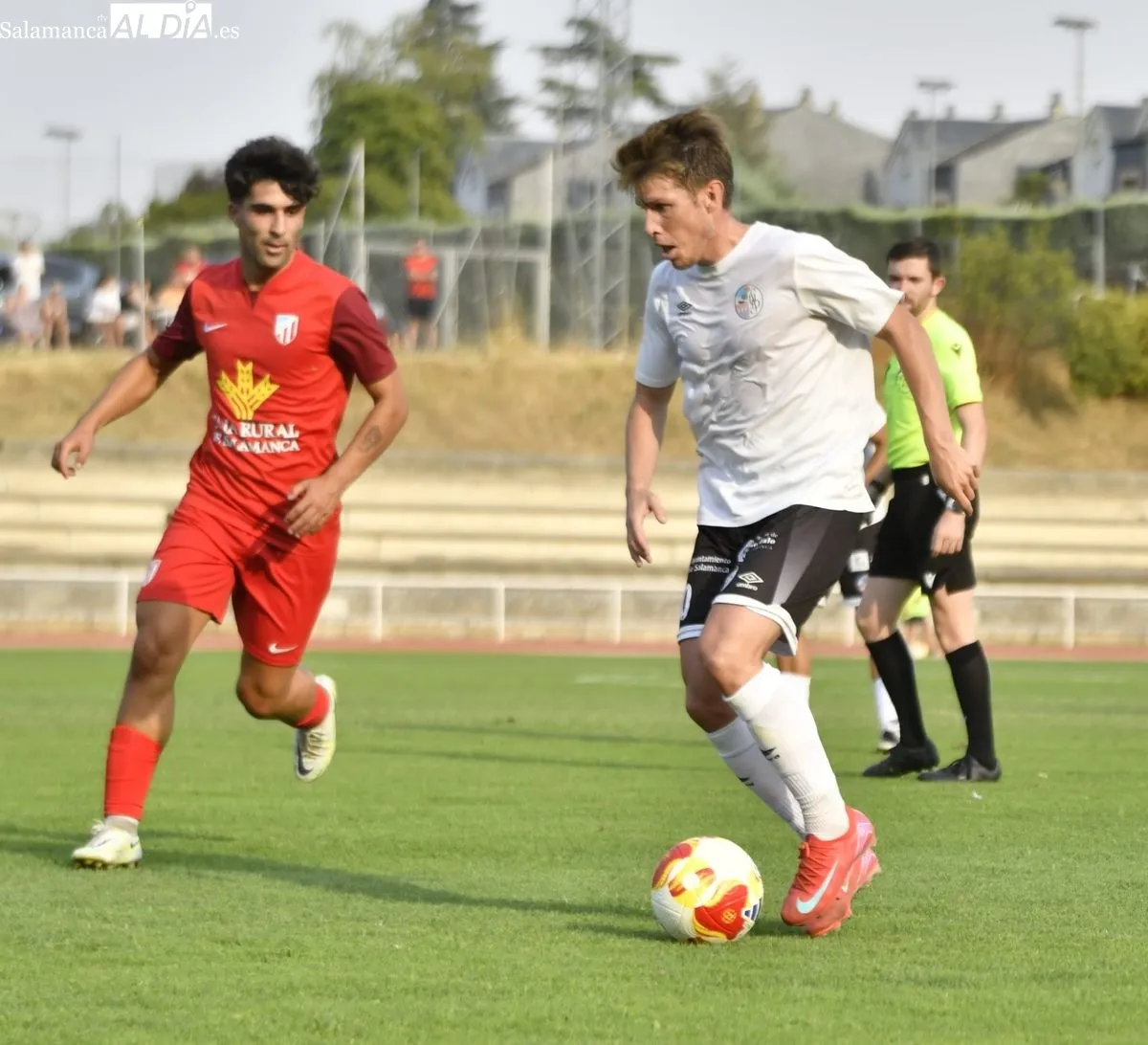 Foto 17 - FOTOS | Un penalti en los minutos finales da la victoria al Salamanca UDS sobre el Santa Marta (2-1)