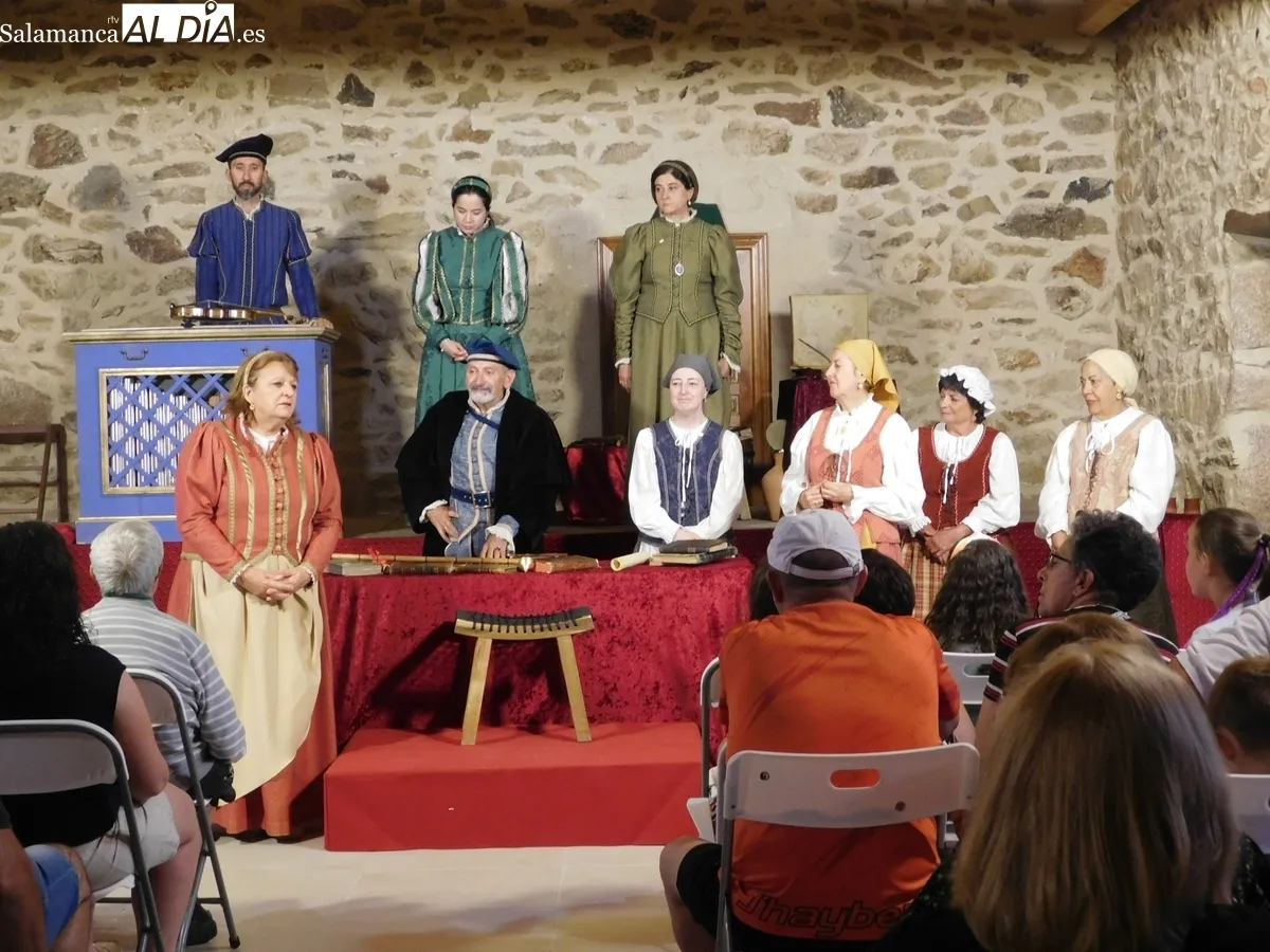 Representación de la obra 'Buscando a Nebrija' en Santa María de Sando