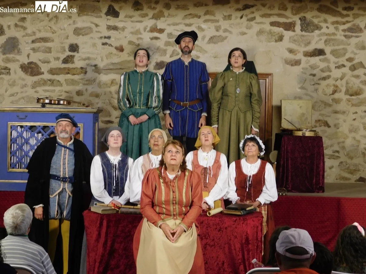 Representación de la obra 'Buscando a Nebrija' en Santa María de Sando