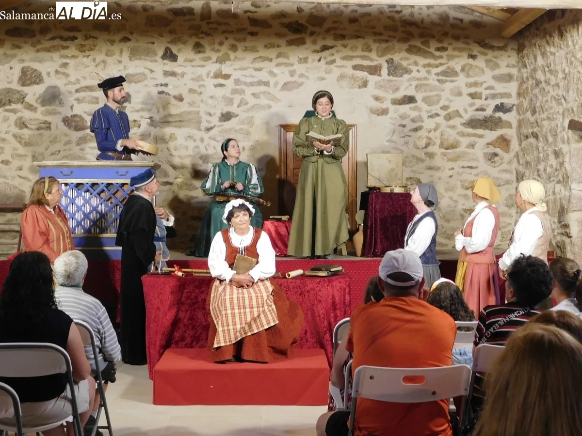 Representación de la obra 'Buscando a Nebrija' en Santa María de Sando