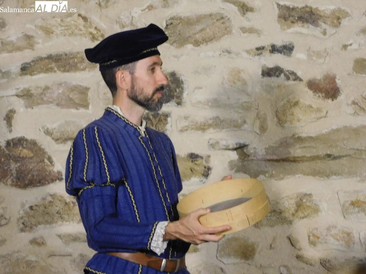 Representación de la obra 'Buscando a Nebrija' en Santa María de Sando