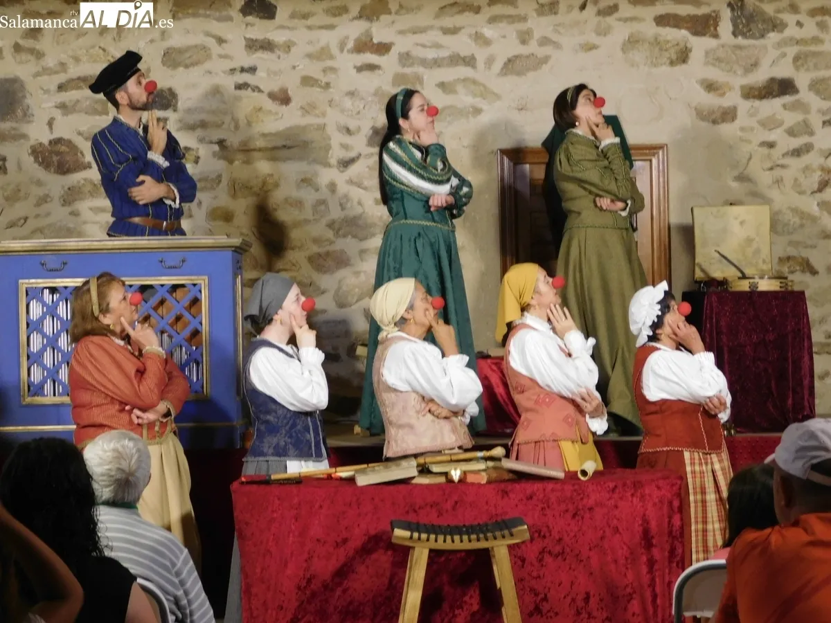 Representación de la obra 'Buscando a Nebrija' en Santa María de Sando