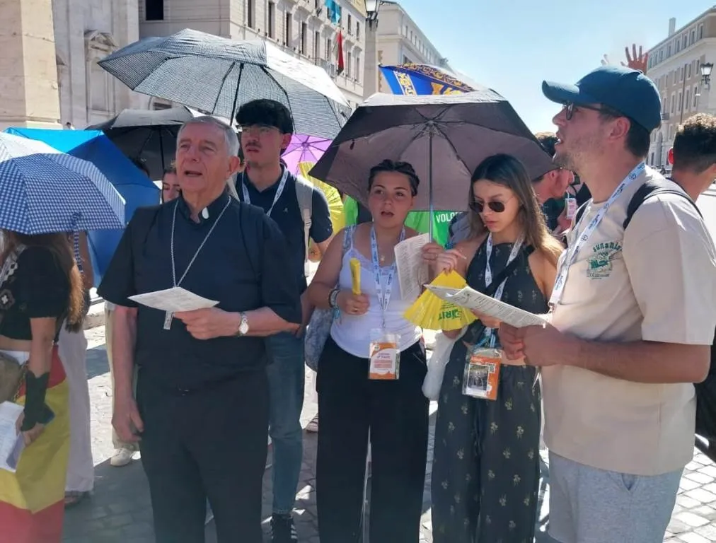 Foto 4 - Los j&oacute;venes de la Di&oacute;cesis terminan de ganar el Jubileo al cruzar la Puerta Santa de San Pedro