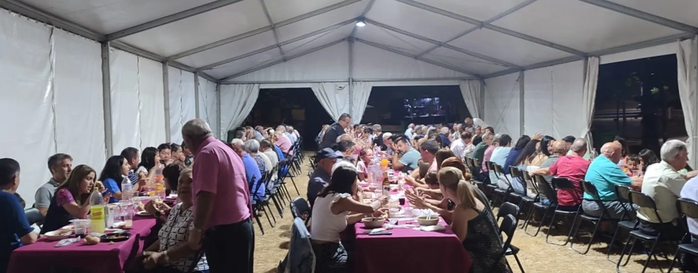 Hasta 300 personas dieron cuenta de unas suculentas carrilleras con patatas