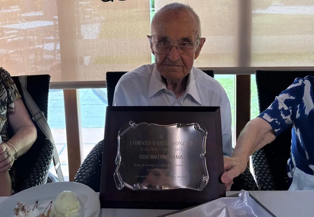 Lorenzo estuvo arropado por su familia en su 100 cumpleaños