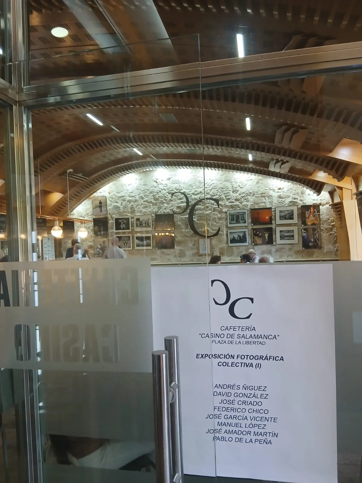 Los fotógrafos salmantinos exponen en la Cafetería del Casino una muestra colectiva | FOTOS: José Amador Martín