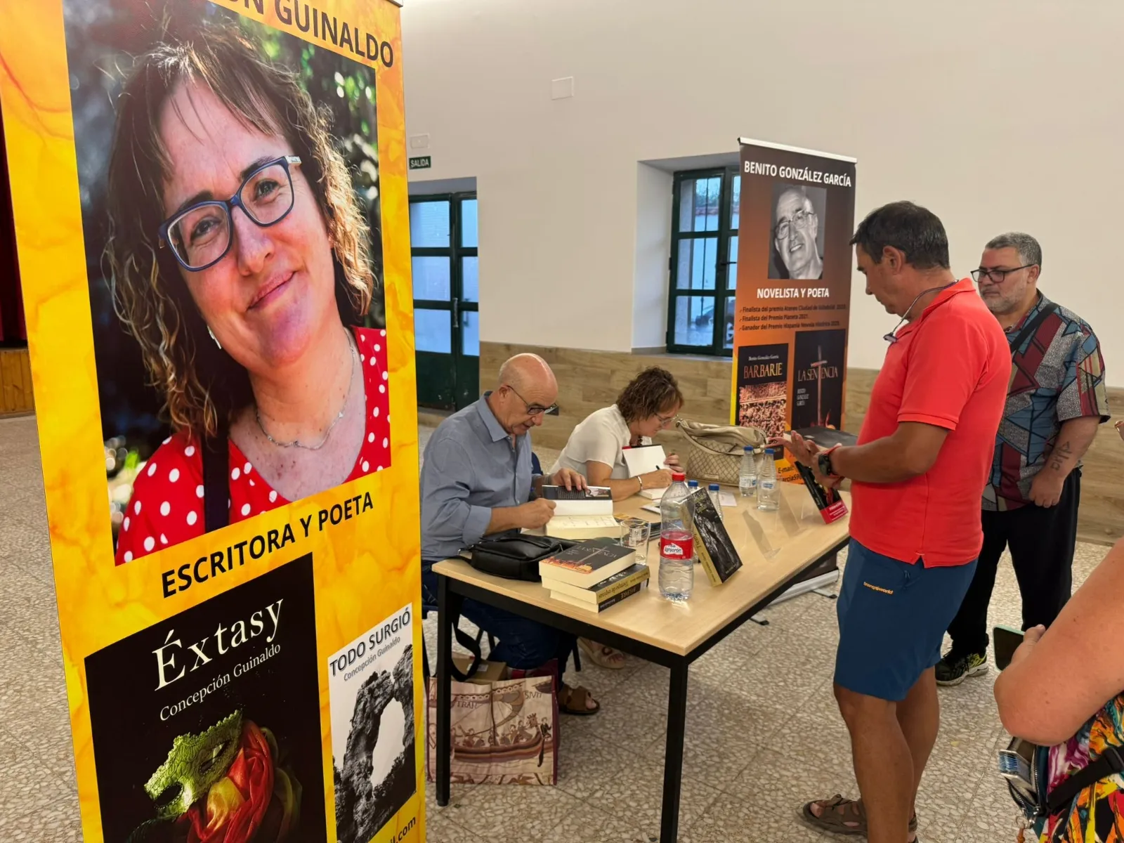 Benito González y Concepción Guinaldo acercan sus novelas al público de Cantalpino