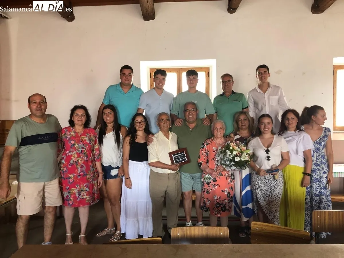 Foto 4 - Leandro Garc&iacute;a y Teresa Arroyo, de 87 y 86 a&ntilde;os, homenajeados en las fiestas de Peralejos de Abajo