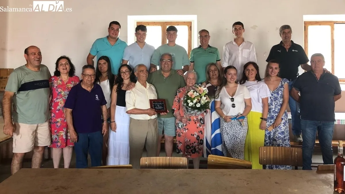 Foto 3 - Leandro Garc&iacute;a y Teresa Arroyo, de 87 y 86 a&ntilde;os, homenajeados en las fiestas de Peralejos de Abajo