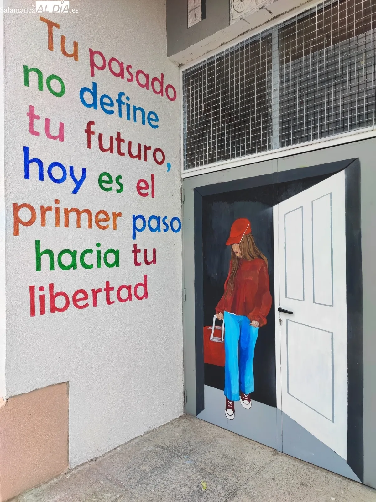 Nuevo aspecto de las fachadas del gimnasio en Lumbrales  