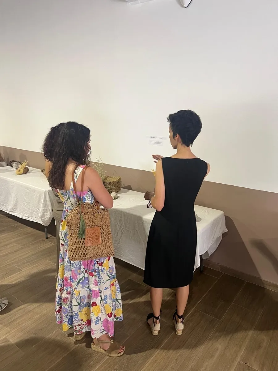 La exposición puede verse hasta mañana lunes en el teatro salón multiusos de La Zarza de Pumareda  