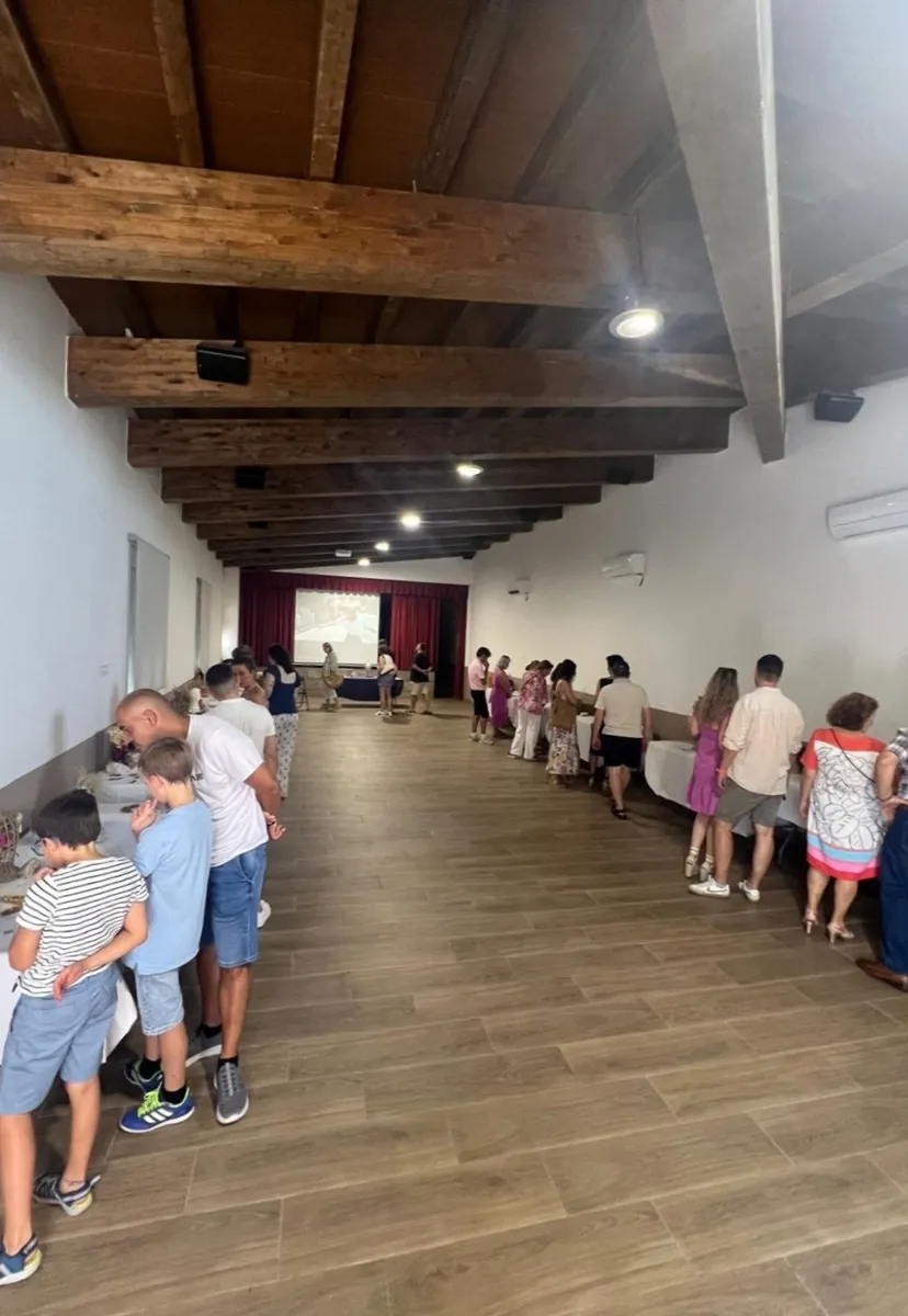 La exposición puede verse hasta mañana lunes en el teatro salón multiusos de La Zarza de Pumareda  