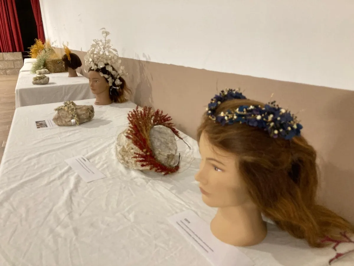 La exposición puede verse hasta mañana lunes en el teatro salón multiusos de La Zarza de Pumareda  