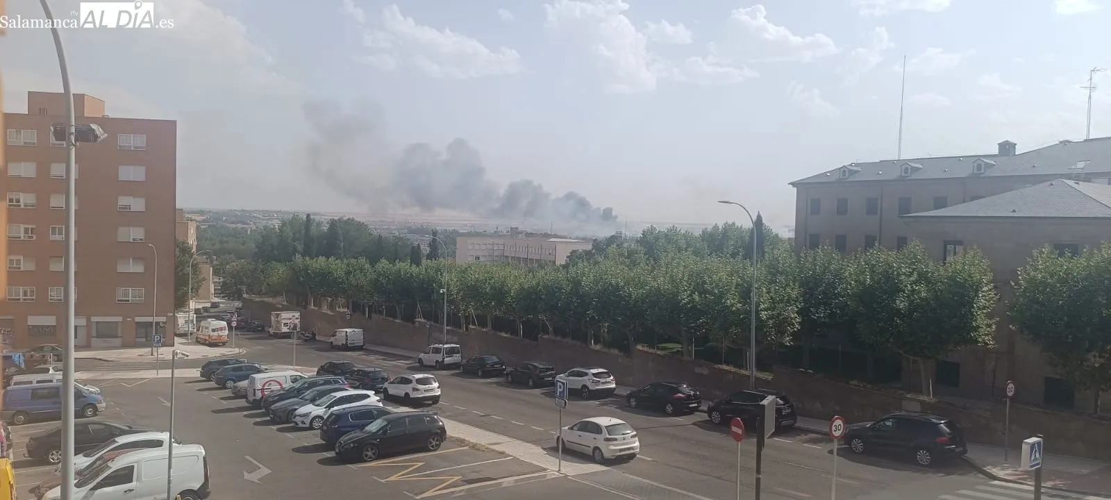 Foto 8 - Un incendio en Carbajosa provoca m&aacute;s de 25 llamadas al 112 por la preocupaci&oacute;n 