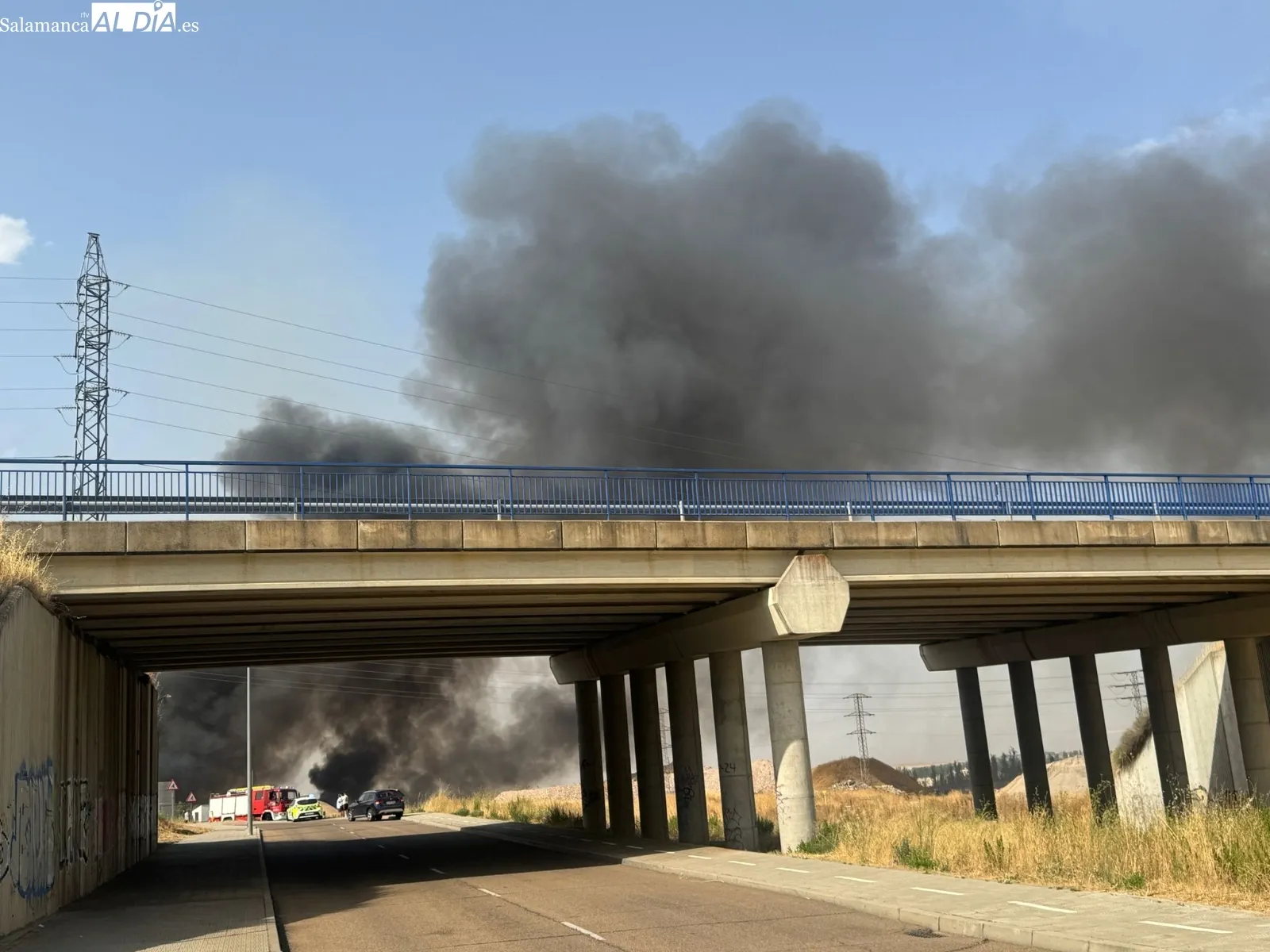 Foto 6 - Un incendio en Carbajosa provoca m&aacute;s de 25 llamadas al 112 por la preocupaci&oacute;n 