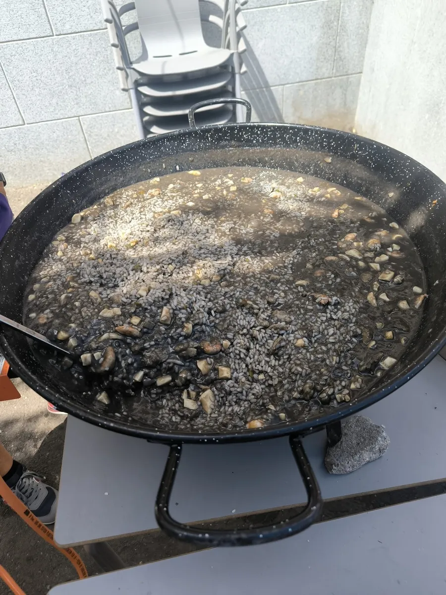Foto 4 - Un exquisito arroz negro re&uacute;ne a 40 amigos en Peralejos de Abajo