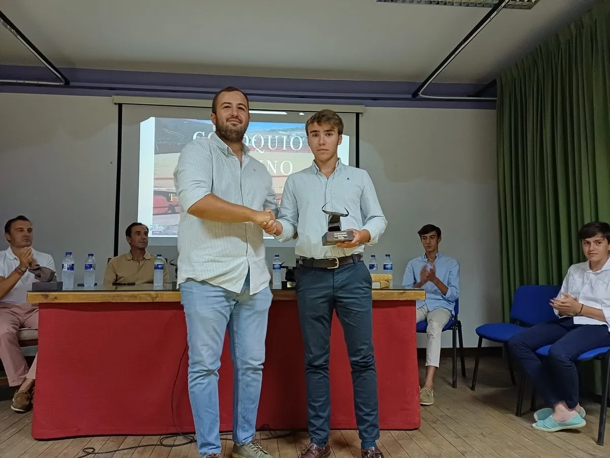 Coloquio taurino y entrega de premios San Juan 2025 en Hinojosa de Duero