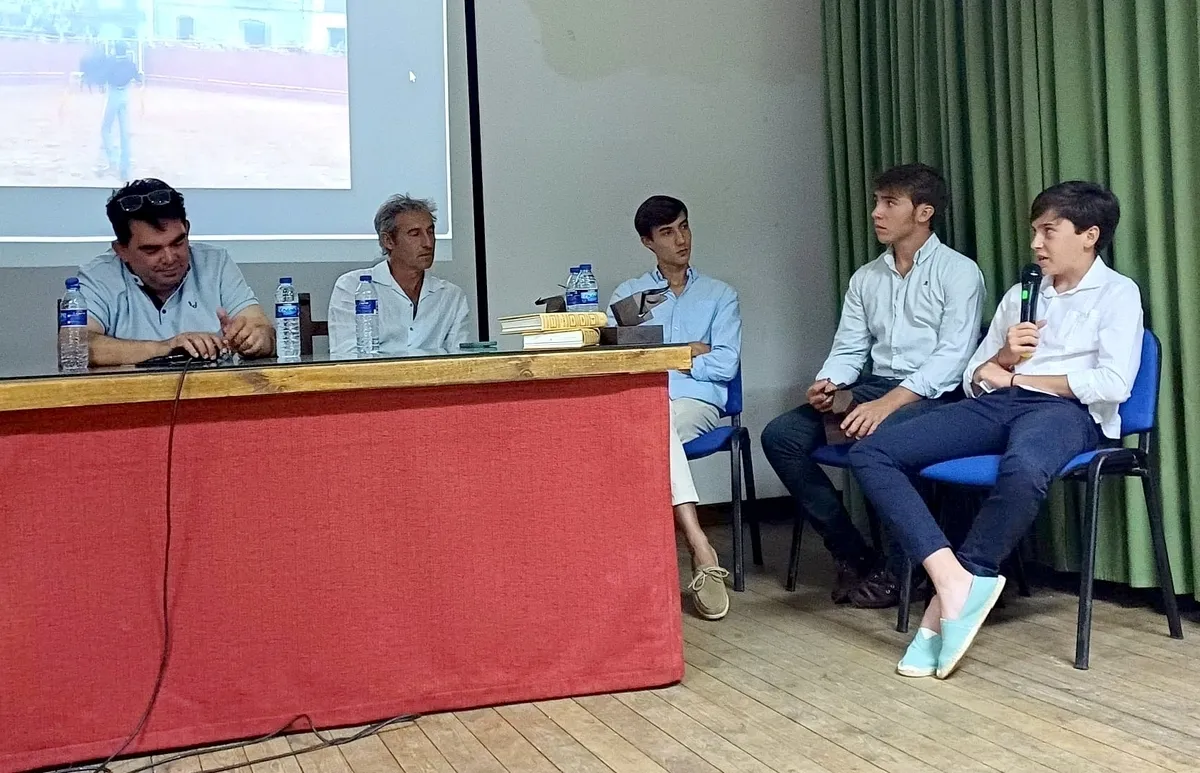 Coloquio taurino y entrega de premios San Juan 2025 en Hinojosa de Duero