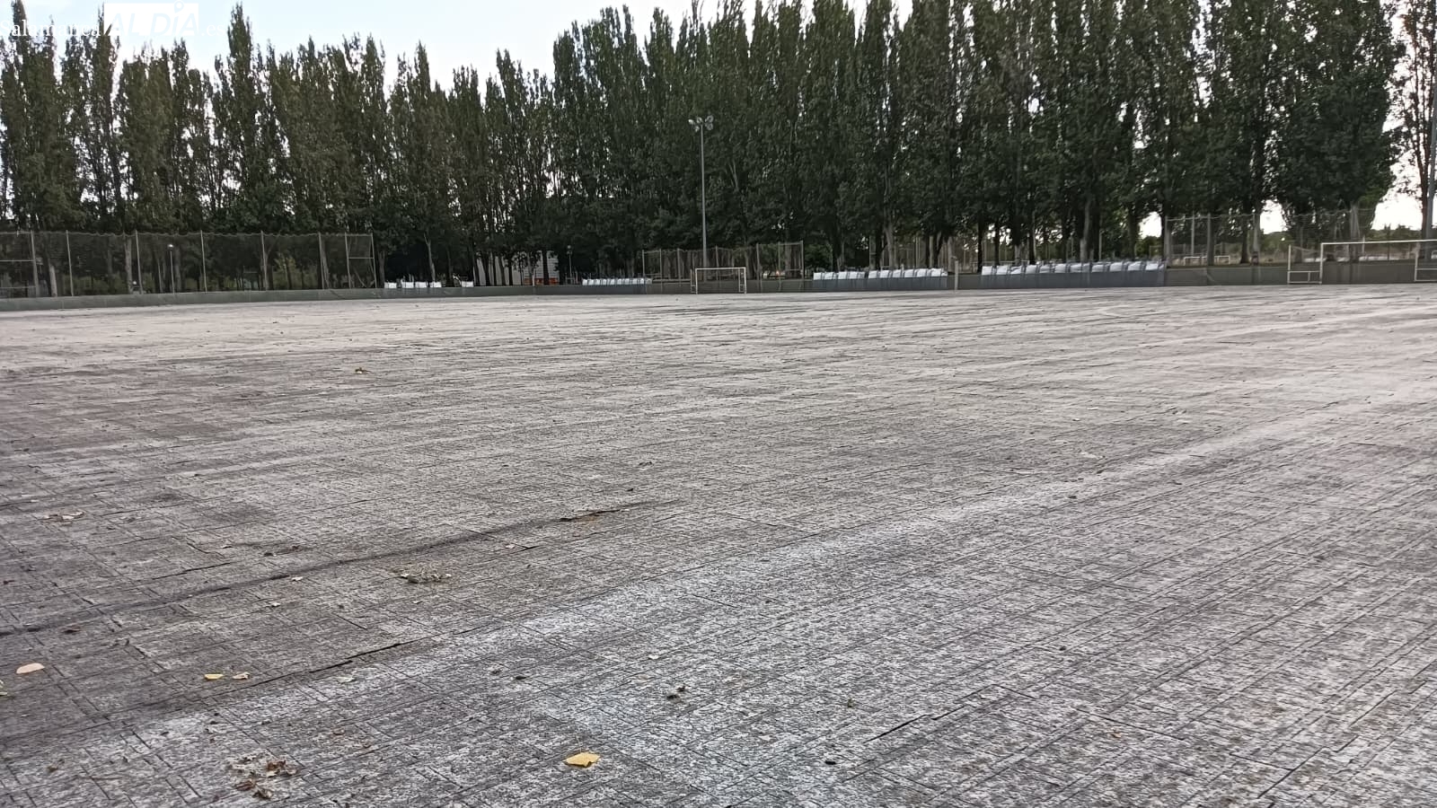 Así avanza el cambio de césped en dos de los campos de fútbol de La Aldehuela (FOTOS)