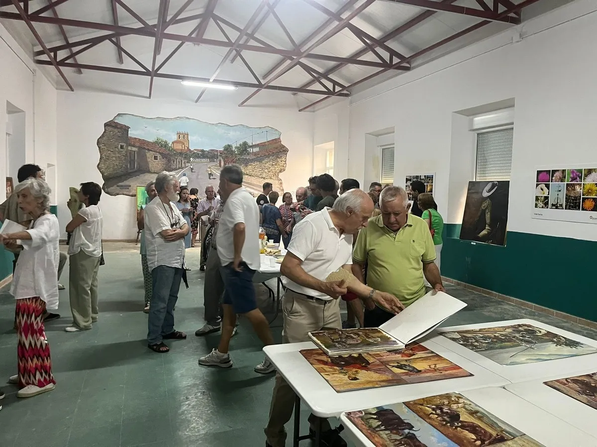 Ambas exposiciones pueden verse hasta el 17 de agosto en el edificio multiusos (antiguas escuelas)