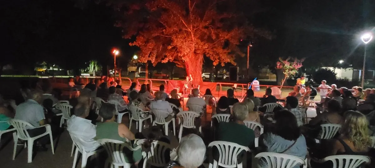 Actuación de 'DonTamboril' en el parque San Nicolás