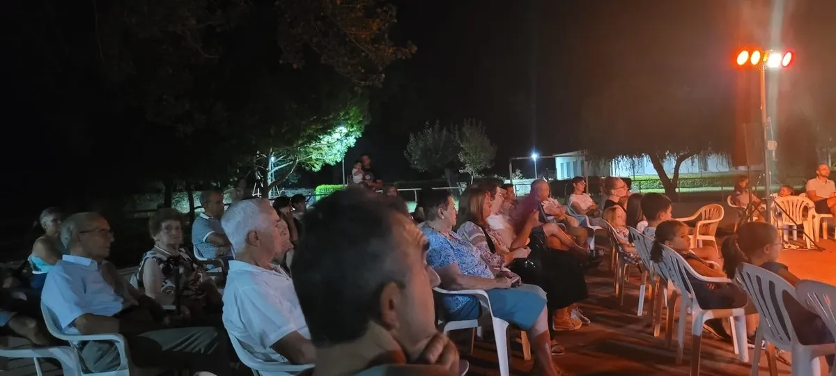 Actuación de 'DonTamboril' en el parque San Nicolás