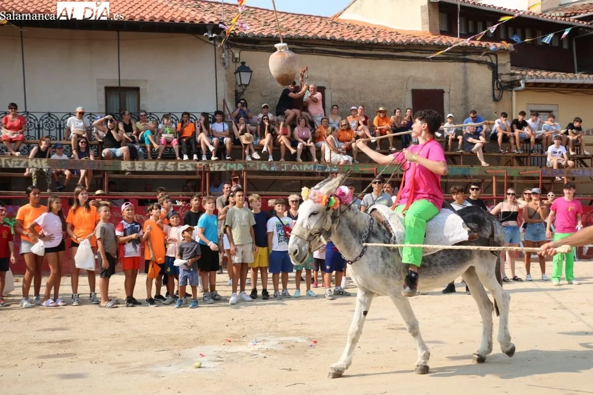  Los Quintos animan en Vilvestre las Fiestas del Toro