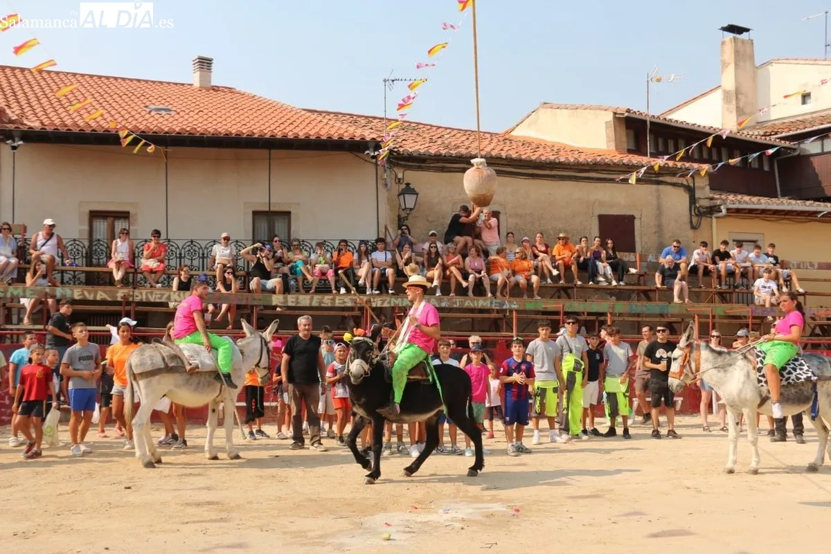  Los Quintos animan en Vilvestre las Fiestas del Toro
