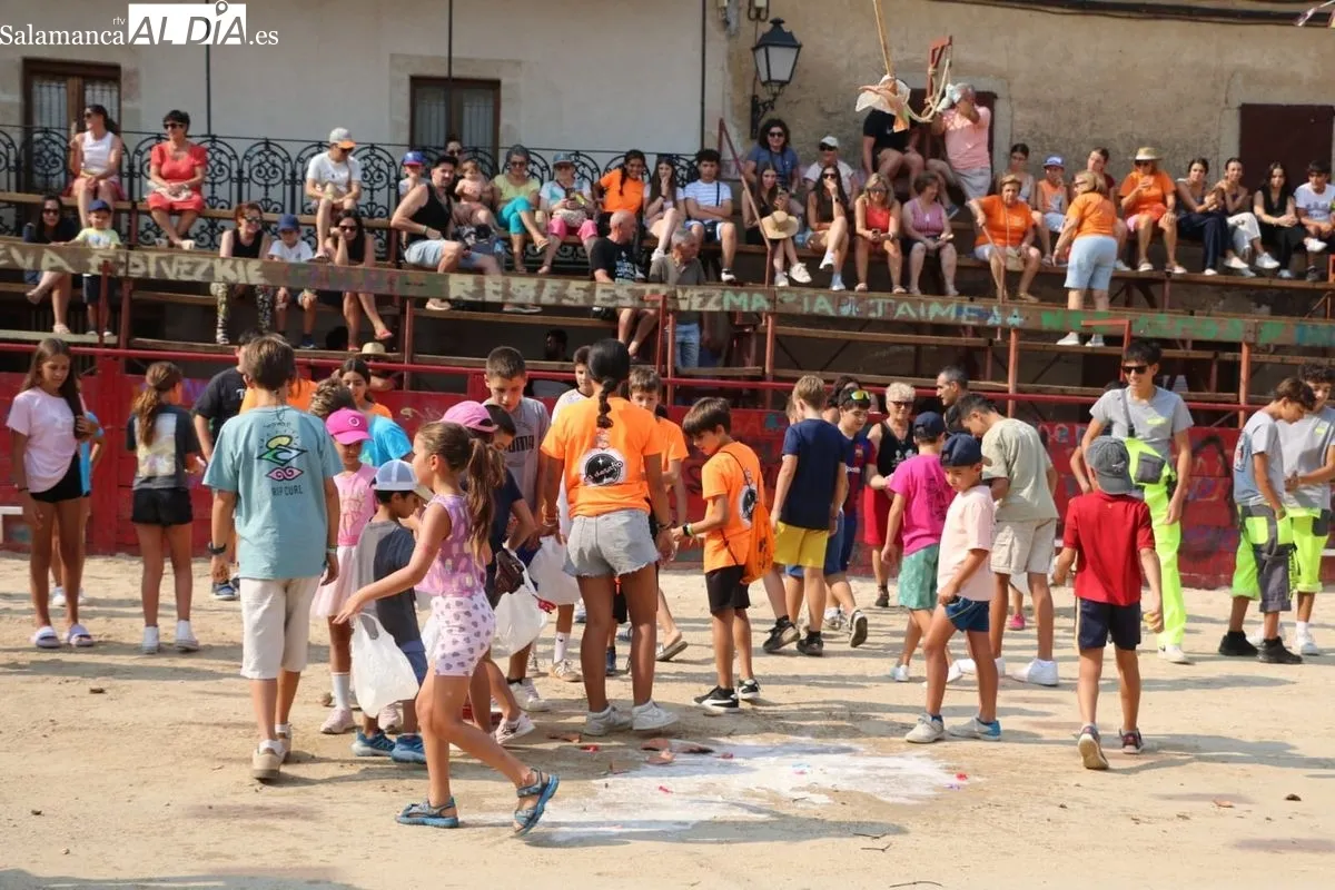  Los Quintos animan en Vilvestre las Fiestas del Toro