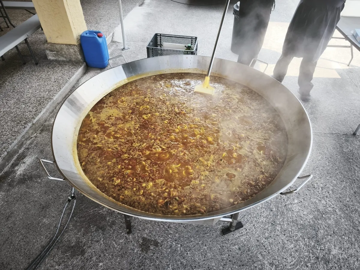La paella contó con la participación de 300 personas