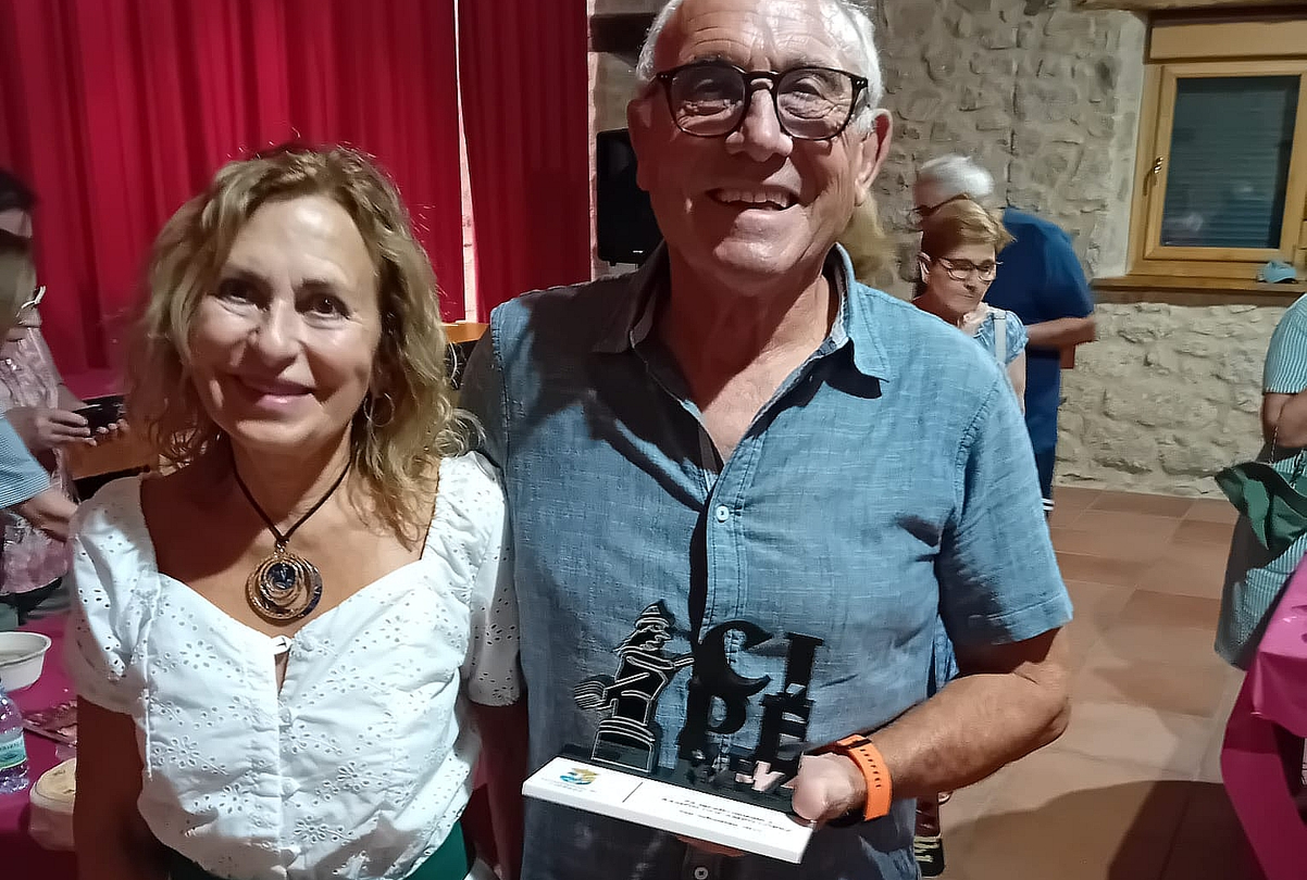 Fiestas de Cipérez: homenaje al autor del mural de la Plaza
