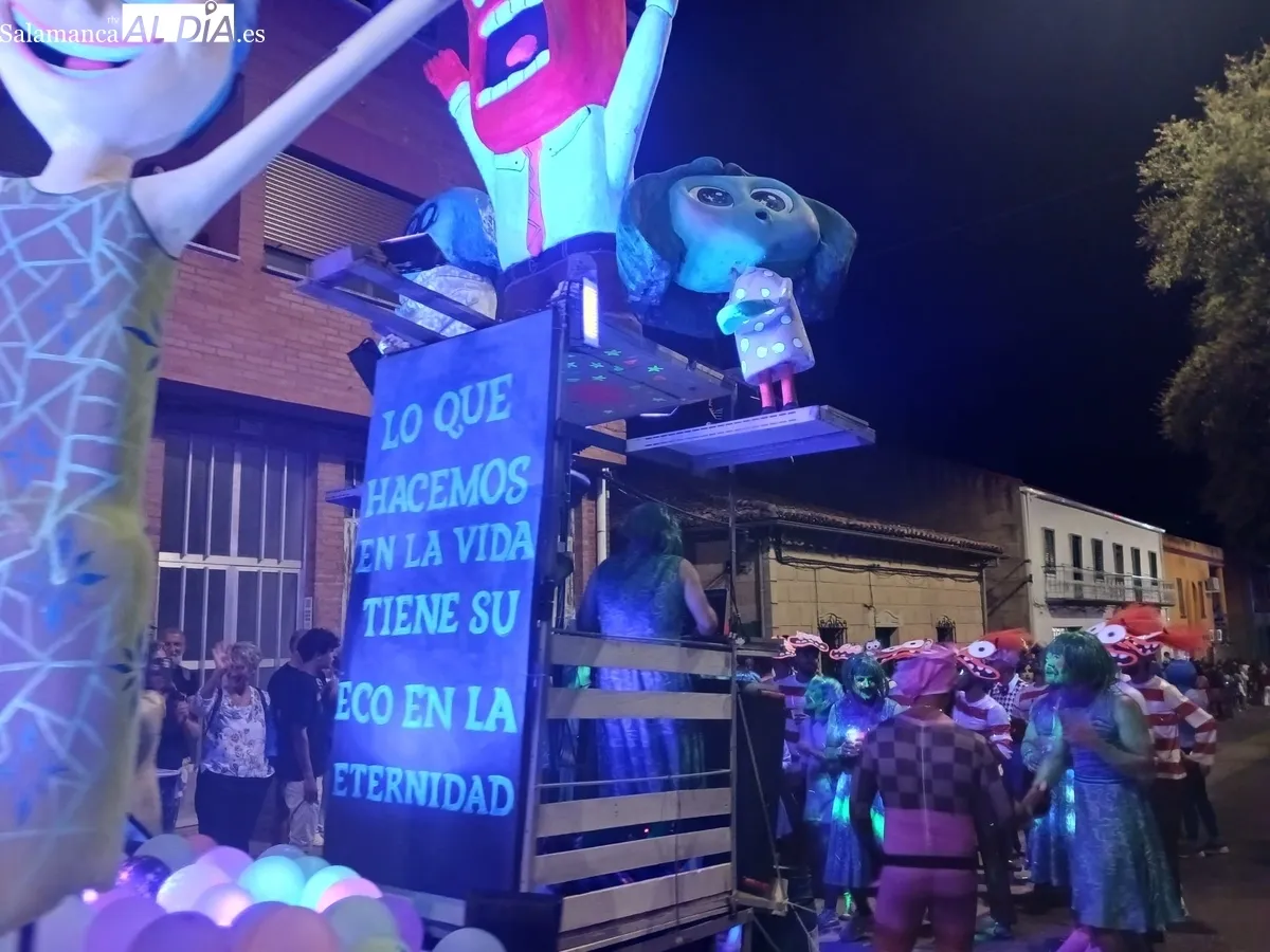 La imaginación y el trabajo de las peñas estuvo a la altura de la fama de este desfile 