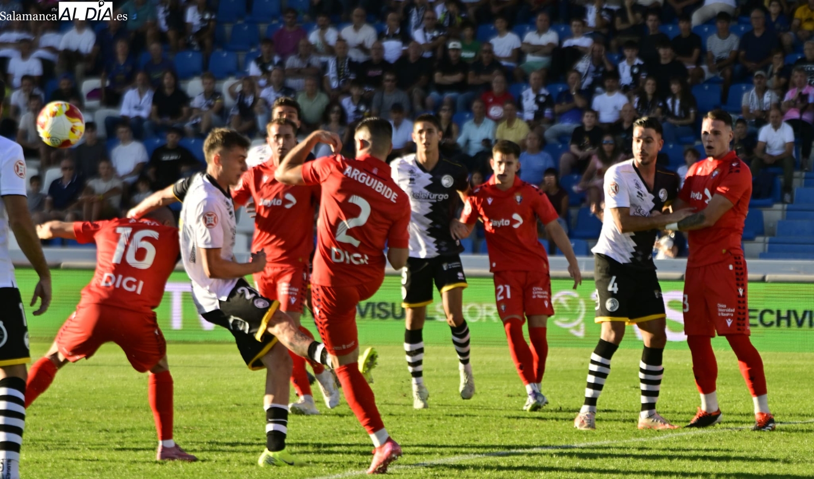 FOTOS Y VÍDEO | Unionistas no carbura en el debut de Oriol Riera contra Osasuna B y pierde en el añadido (0-1)