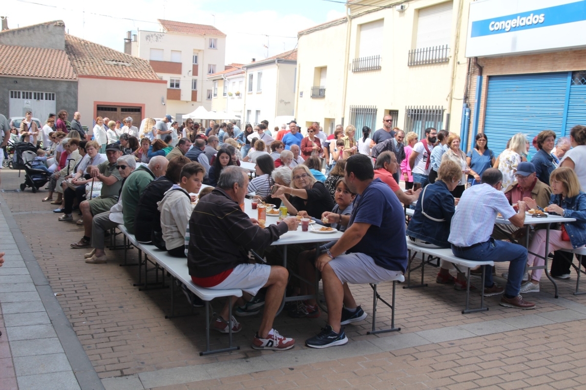 La feria de Lumbrales recauda fondos para los incendios