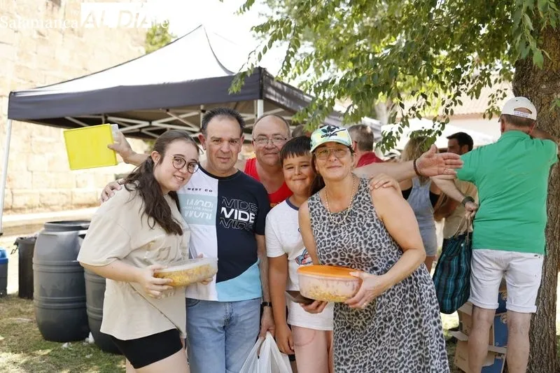 Foto 13 - Monterrubio disfruta de una buena paellada (FOTOS)
