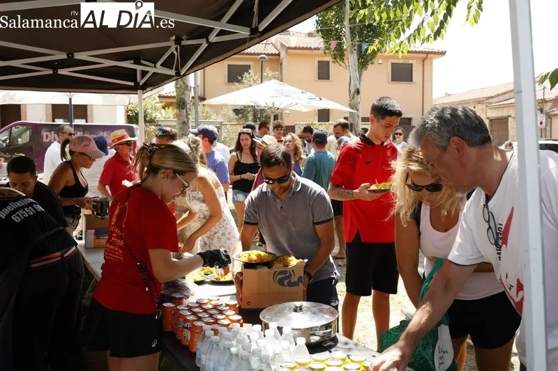 Foto 6 - Monterrubio disfruta de una buena paellada (FOTOS)