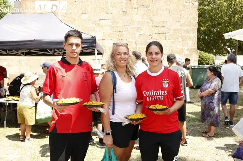 Foto 5 - Monterrubio disfruta de una buena paellada (FOTOS)