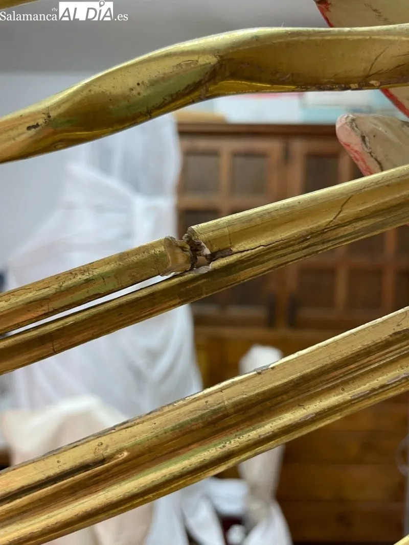 Foto 8 - El paso procesional del Santo Brazo de Santa Teresa afronta una urgente restauraci&oacute;n integral