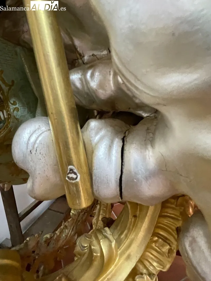 Foto 5 - El paso procesional del Santo Brazo de Santa Teresa afronta una urgente restauraci&oacute;n integral