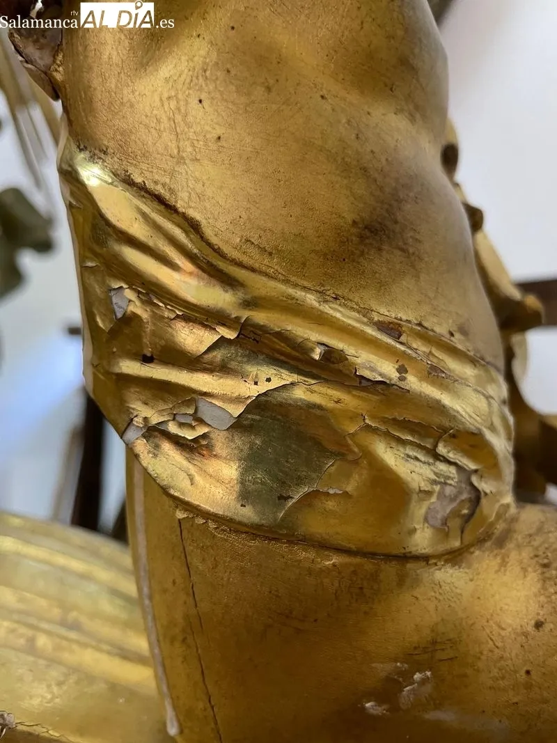 Foto 4 - El paso procesional del Santo Brazo de Santa Teresa afronta una urgente restauraci&oacute;n integral
