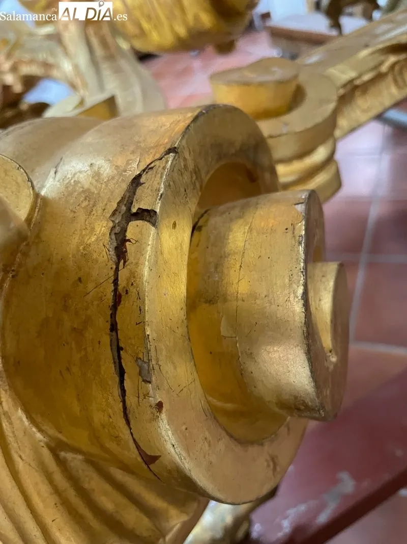 Foto 2 - El paso procesional del Santo Brazo de Santa Teresa afronta una urgente restauraci&oacute;n integral
